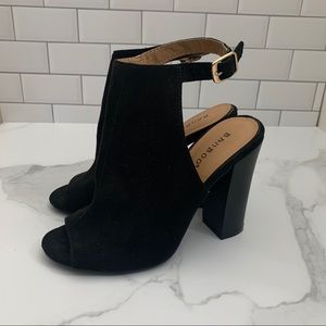 Black open toe heels. Only worn 2 times. Size 5.5